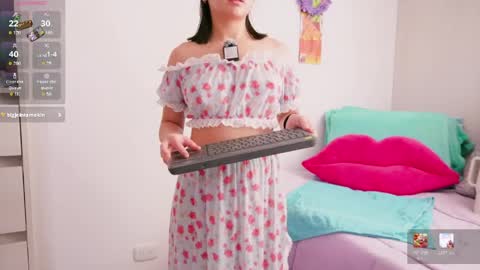 Snapshot of hawaiibliss chatting on 04/05/26, 02:14 hawaiibliss online show from 04/05/26, 02:14