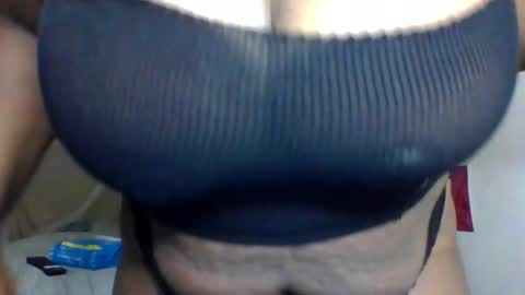 Snapshot of hawtchoc37 chatting on 11/19/25, 08:25 hawtchoc37 online show from 11/19/25, 08:25