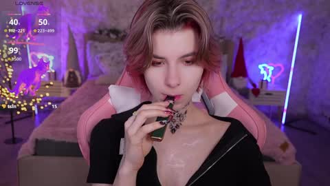 Snapshot of haylaamber chatting on 12/17/24, 10:23 haylaamber online show from 12/17/24, 10:23