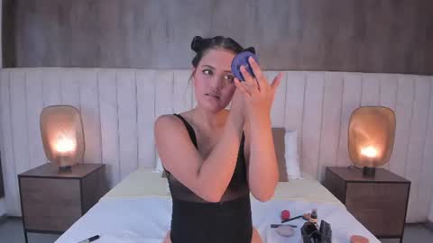 Hayli  online show from 06/12/26, 07:46