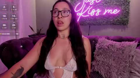 Snapshot of haze_vibes chatting on 05/16/26, 02:19 Maria online show from 05/16/26, 02:19