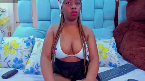 hazel_lanee online show from 11/24/25, 04:12