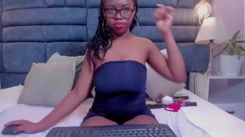 hazel_lanee online show from 06/26/26, 06:29