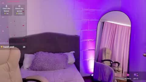 Snapshot of hazel_lynn_ross_ chatting on 06/25/26, 06:23 HAZEL LYNN ROSS online show from 06/25/26, 06:23