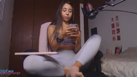 Snapshot of hazel_mafia_ chatting on 01/30/25, 07:04 Hazel Mafia online show from 01/30/25, 07:04