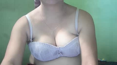Snapshot of hazeldhane chatting on 06/18/26, 02:34 hazeldhane online show from 06/18/26, 02:34
