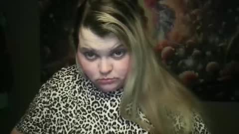 Snapshot of hazeleyez97 chatting on 11/02/25, 04:26 Hazeleyez97 online show from 11/02/25, 04:26