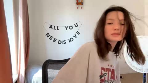 Snapshot of hazelhartshorn chatting on 05/22/26, 11:38 Kira online show from 05/22/26, 11:38