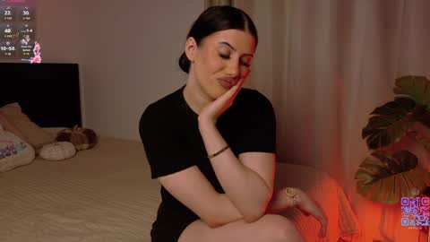 Snapshot of hazelhayess chatting on 05/16/26, 03:44 hazelhayess online show from 05/16/26, 03:44