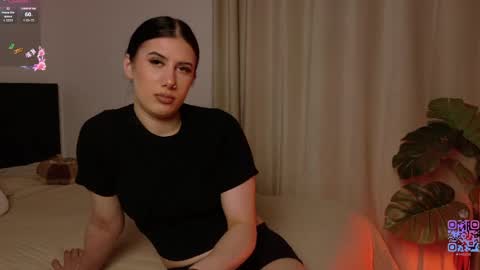 Snapshot of hazelhayess chatting on 05/18/26, 04:13 hazelhayess online show from 05/18/26, 04:13