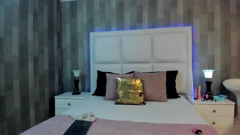 Snapshot of hazelmoret chatting on 12/22/24, 11:44 HazelMoret online show from 12/22/24, 11:44