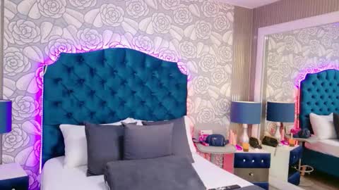 Snapshot of hazelmoret chatting on 02/18/26, 03:02 HazelMoret online show from 02/18/26, 03:02