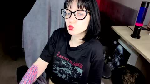 Snapshot of hazeltompson chatting on 03/23/26, 12:31 hazeltompson online show from 03/23/26, 12:31