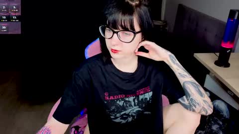 Snapshot of hazeltompson chatting on 04/16/26, 01:01 hazeltompson online show from 04/16/26, 01:01