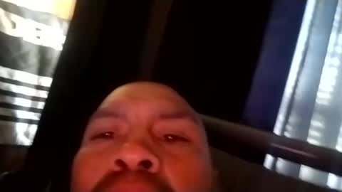 Snapshot of headshop_ chatting on 01/25/25, 06:35 Cloudznpointzsex online show from 01/25/25, 06:35