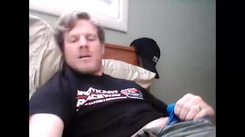 Snapshot of heags83 chatting on 02/21/25, 06:04 heags83 online show from 02/21/25, 06:04