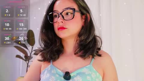 Snapshot of hearmymoans_18 chatting on 11/30/25, 07:18 hearmymoans_18 online show from 11/30/25, 07:18