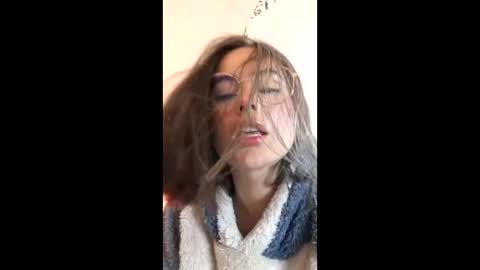 Snapshot of hearmymoans_18 chatting on 02/06/26, 09:18 hearmymoans_18 online show from 02/06/26, 09:18