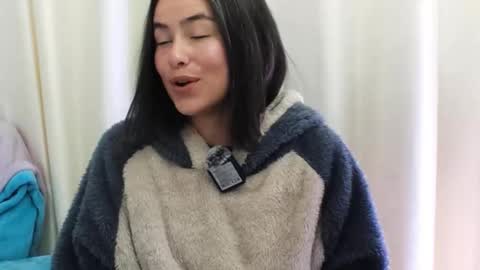 Snapshot of hearmymoans_18 chatting on 02/11/26, 12:15 hearmymoans_18 online show from 02/11/26, 12:15