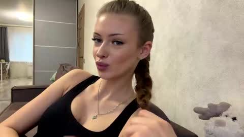 Mona online show from 12/04/25, 09:18