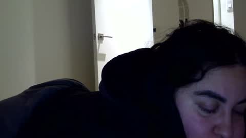 Snapshot of heatwavee chatting on 12/18/24, 12:43 heatwavee online show from 12/18/24, 12:43