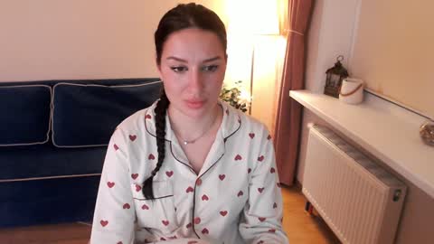 Snapshot of heaven_chloe chatting on 12/01/24, 10:43 Heaven girl online show from 12/01/24, 10:43