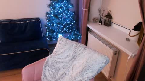 Snapshot of heaven_chloe chatting on 12/09/24, 06:35 Heaven girl online show from 12/09/24, 06:35