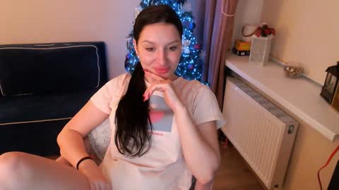 Snapshot of heaven_chloe chatting on 01/13/25, 12:19 Heaven girl online show from 01/13/25, 12:19