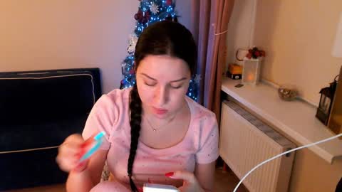 Snapshot of heaven_chloe chatting on 01/22/25, 05:28 Heaven girl online show from 01/22/25, 05:28