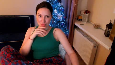 Snapshot of heaven_chloe chatting on 01/27/25, 08:28 Heaven girl online show from 01/27/25, 08:28