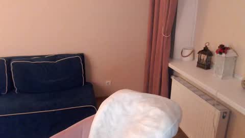 Snapshot of heaven_chloe chatting on 02/20/25, 11:43 Heaven girl online show from 02/20/25, 11:43