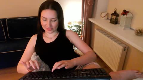 Snapshot of heaven_chloe chatting on 03/01/25, 09:04 Heaven girl online show from 03/01/25, 09:04