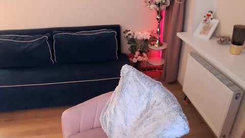 Snapshot of heaven_chloe chatting on 10/03/25, 06:49 Heaven girl online show from 10/03/25, 06:49