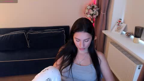 Snapshot of heaven_chloe chatting on 10/10/25, 01:10 Heaven girl online show from 10/10/25, 01:10