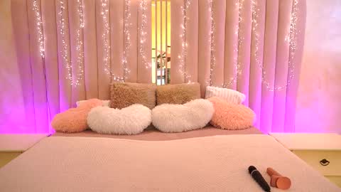 Snapshot of heavenelle chatting on 03/02/26, 07:09 heavenelle online show from 03/02/26, 07:09