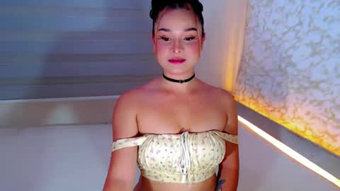 Snapshot of heavenlypleasurexx chatting on 02/05/26, 04:39 HEAVEN online show from 02/05/26, 04:39