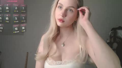 Akemi instinthemoodforlooove online show from 04/14/26, 04:13