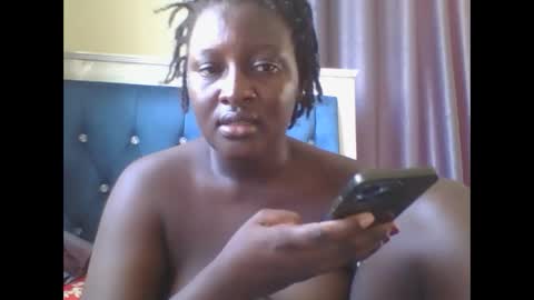 linah online show from 12/17/25, 06:19