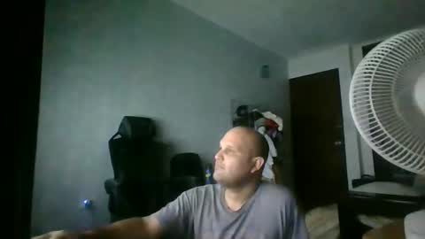 Snapshot of heavy_rebellxc chatting on 11/13/25, 07:18 Heavy Rebell online show from 11/13/25, 07:18