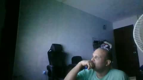 Snapshot of heavy_rebellxc chatting on 11/22/25, 05:39 Heavy Rebell online show from 11/22/25, 05:39