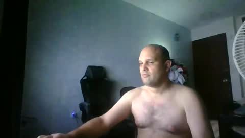 Snapshot of heavy_rebellxc chatting on 11/27/25, 05:42 Heavy Rebell online show from 11/27/25, 05:42