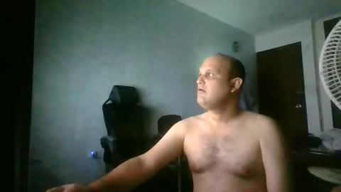 Snapshot of heavy_rebellxc chatting on 12/05/25, 04:32 Heavy Rebell online show from 12/05/25, 04:32