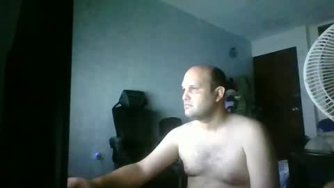 Snapshot of heavy_rebellxc chatting on 12/17/25, 03:45 Heavy Rebell online show from 12/17/25, 03:45