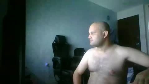 Snapshot of heavy_rebellxc chatting on 12/23/25, 04:21 Heavy Rebell online show from 12/23/25, 04:21