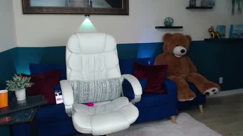 hebelongs2her online show from 10/20/25, 07:25