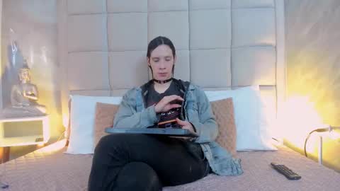 Keira Hecate online show from 09/30/25, 07:52