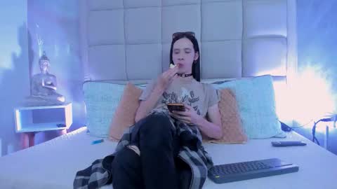 Keira Hecate online show from 11/18/25, 07:18