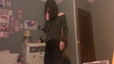 Snapshot of hedwiggrossberg chatting on 12/14/25, 02:33 Sarah online show from 12/14/25, 02:33