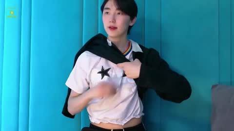 HEEJIN online show from 09/22/25, 08:11