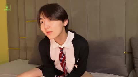 HEEJIN online show from 09/30/25, 03:17